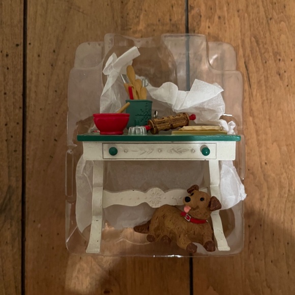 Hallmark Keepsake Mrs. Claus's Kitchen Table 2012 Limited Edition - Picture 12 of 12